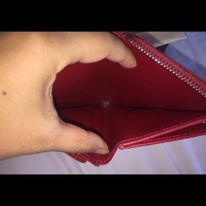 Additional photos of Louis Vuitton zippy compact.